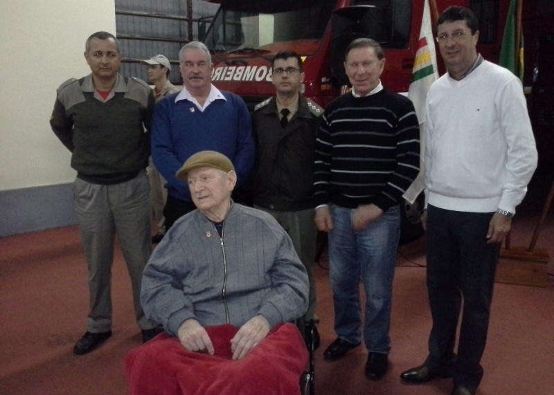 EXECUTIVO PRESTIGIA CORPO DE BOMBEIROS DE TRÊS DE MAIO